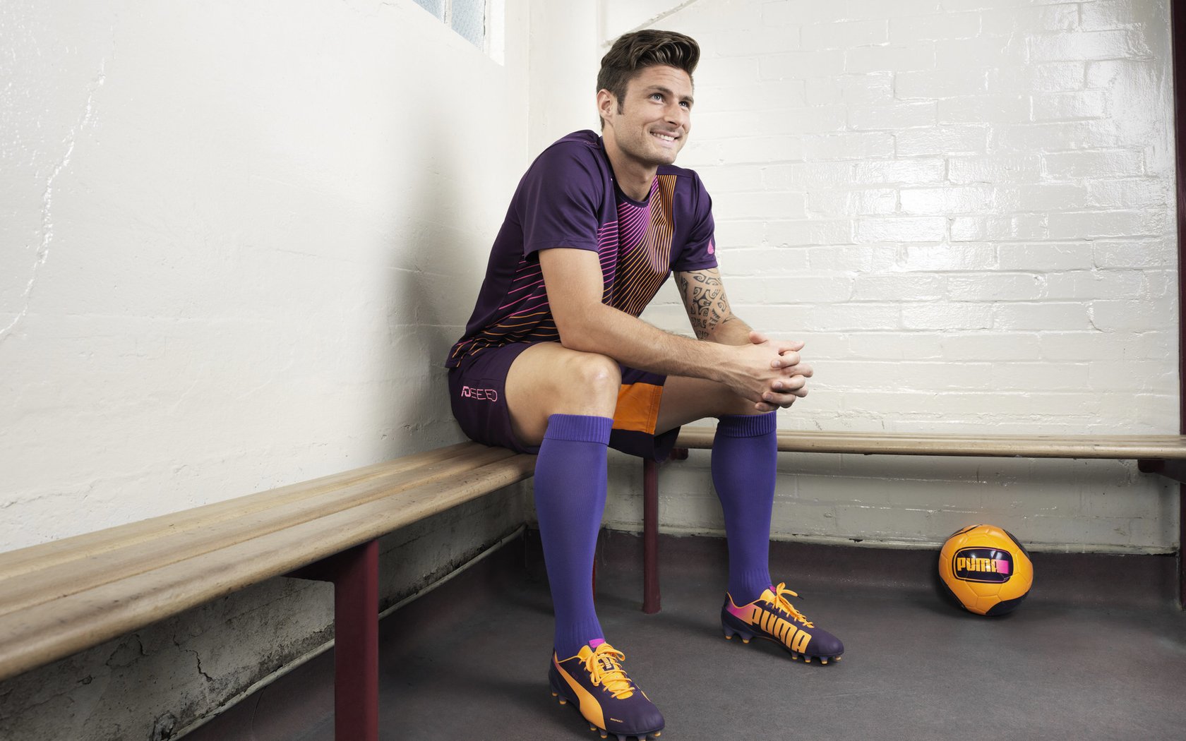 女足比赛选手赛场表现稳定,球迷欣喜观望,女足表现很亮眼